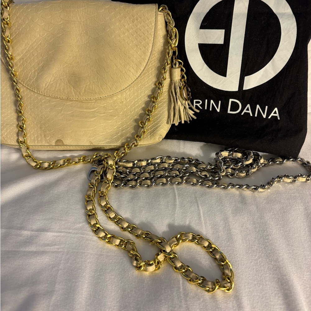 Cream Shoulder Bag with Gold Chain